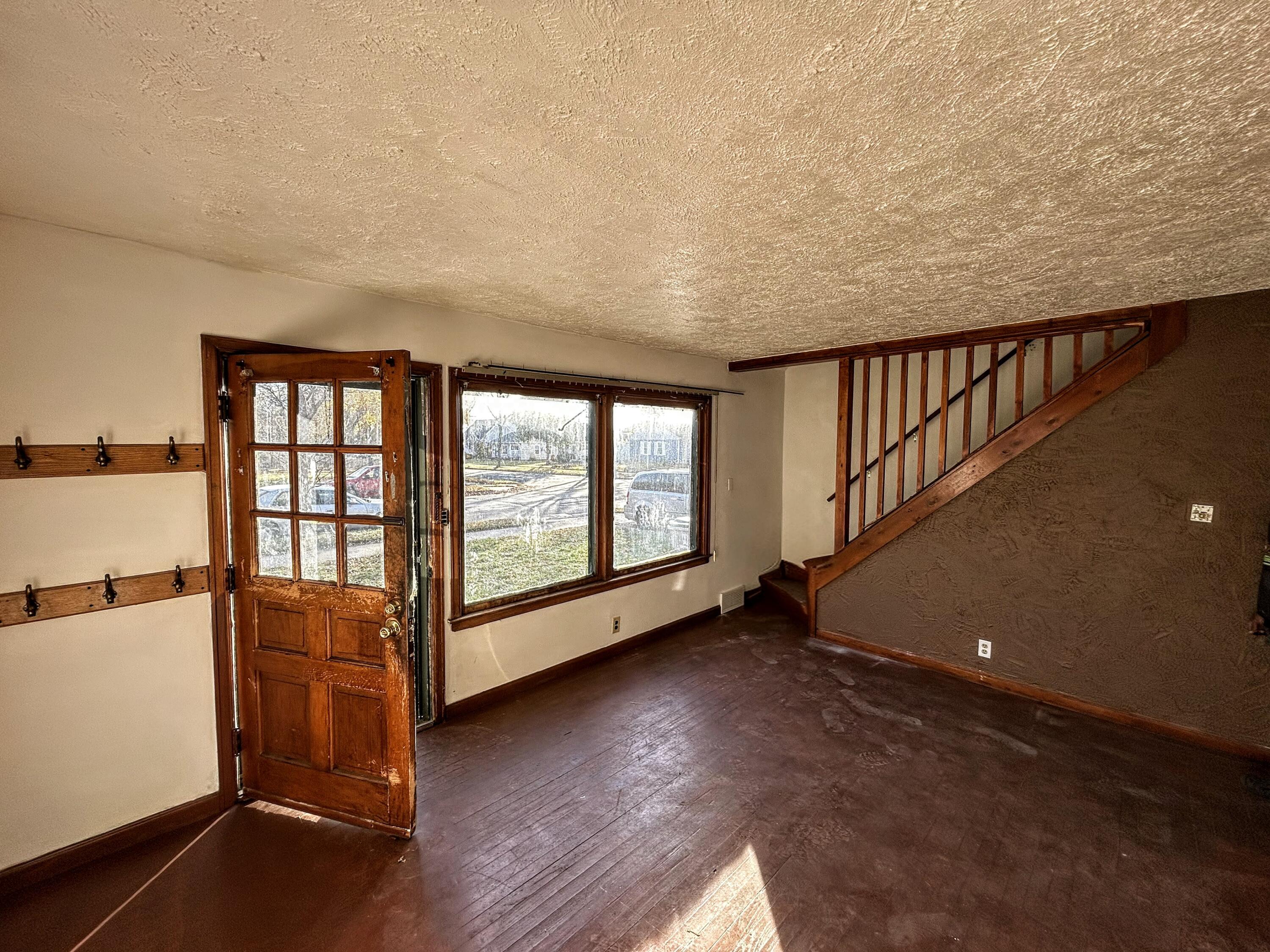 5724 West Carmen Avenue Milwaukee, WI 53218 - Photo 5 of 20 1000008077