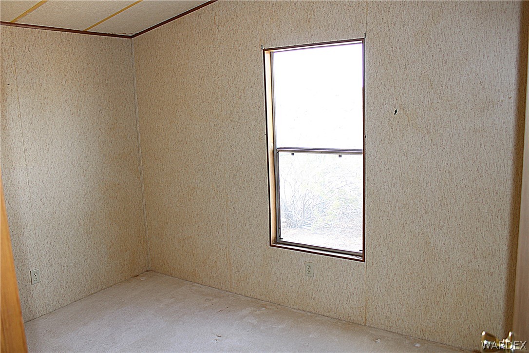 4197 Cordes Road Golden Valley, AZ 86413 - Photo 24 of 51 a view of a small room with a window