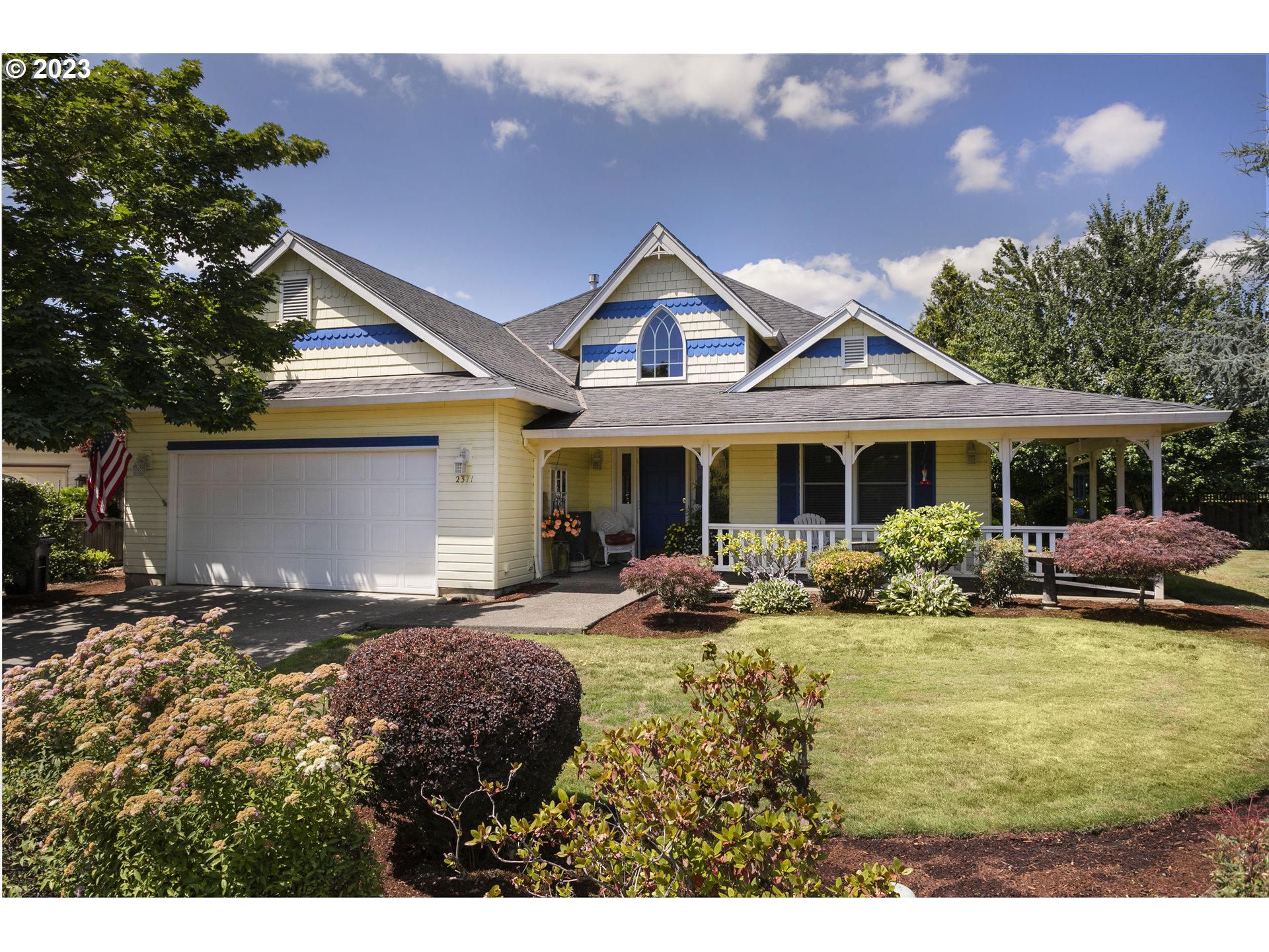 2371 Miller Farm Road Woodburn, OR 97071 - Photo 1 of 33 a view of a house with swimming pool and sitting area