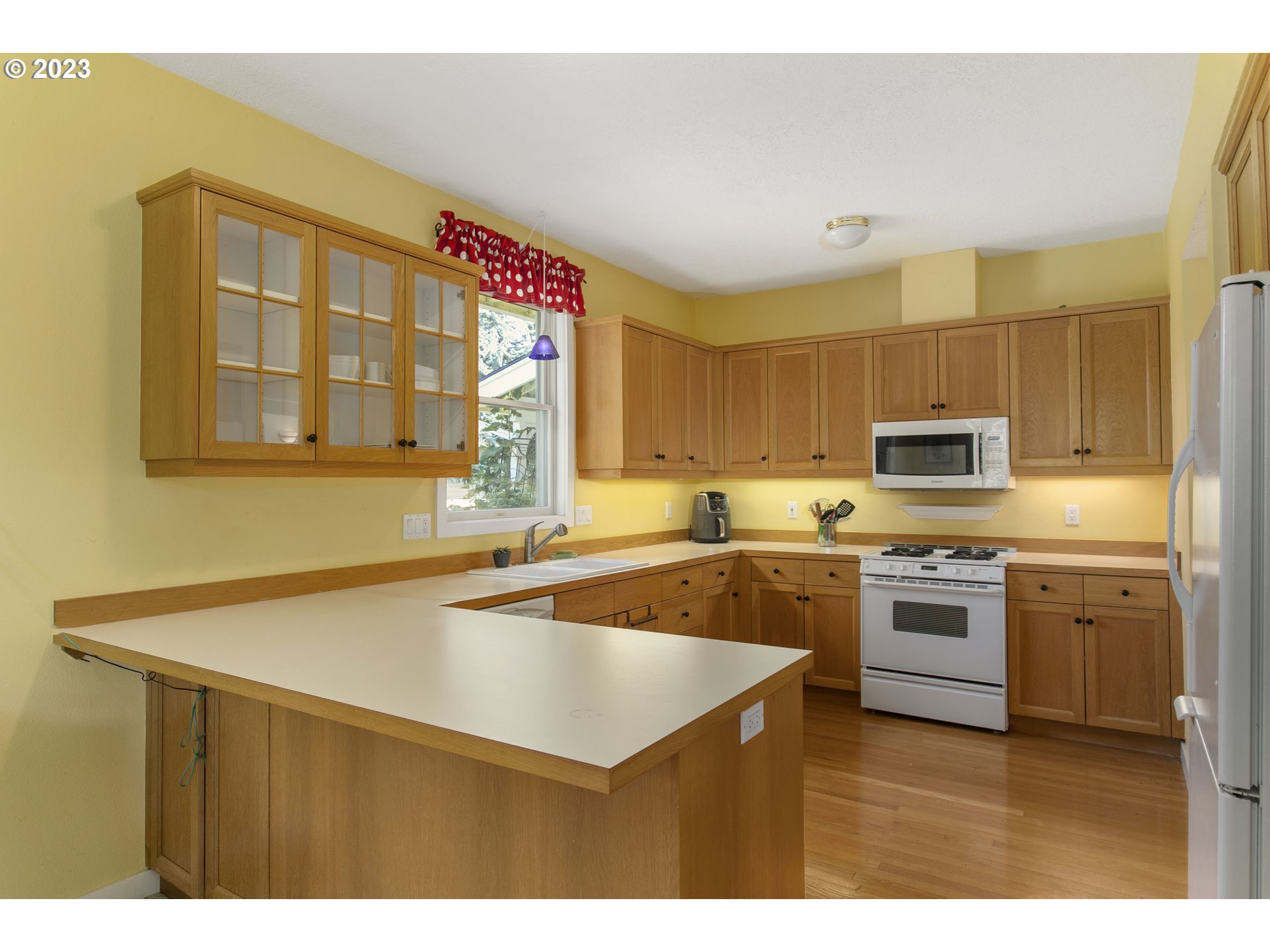 2371 Miller Farm Road Woodburn, OR 97071 - Photo 17 of 33 a kitchen with a sink appliances and cabinets