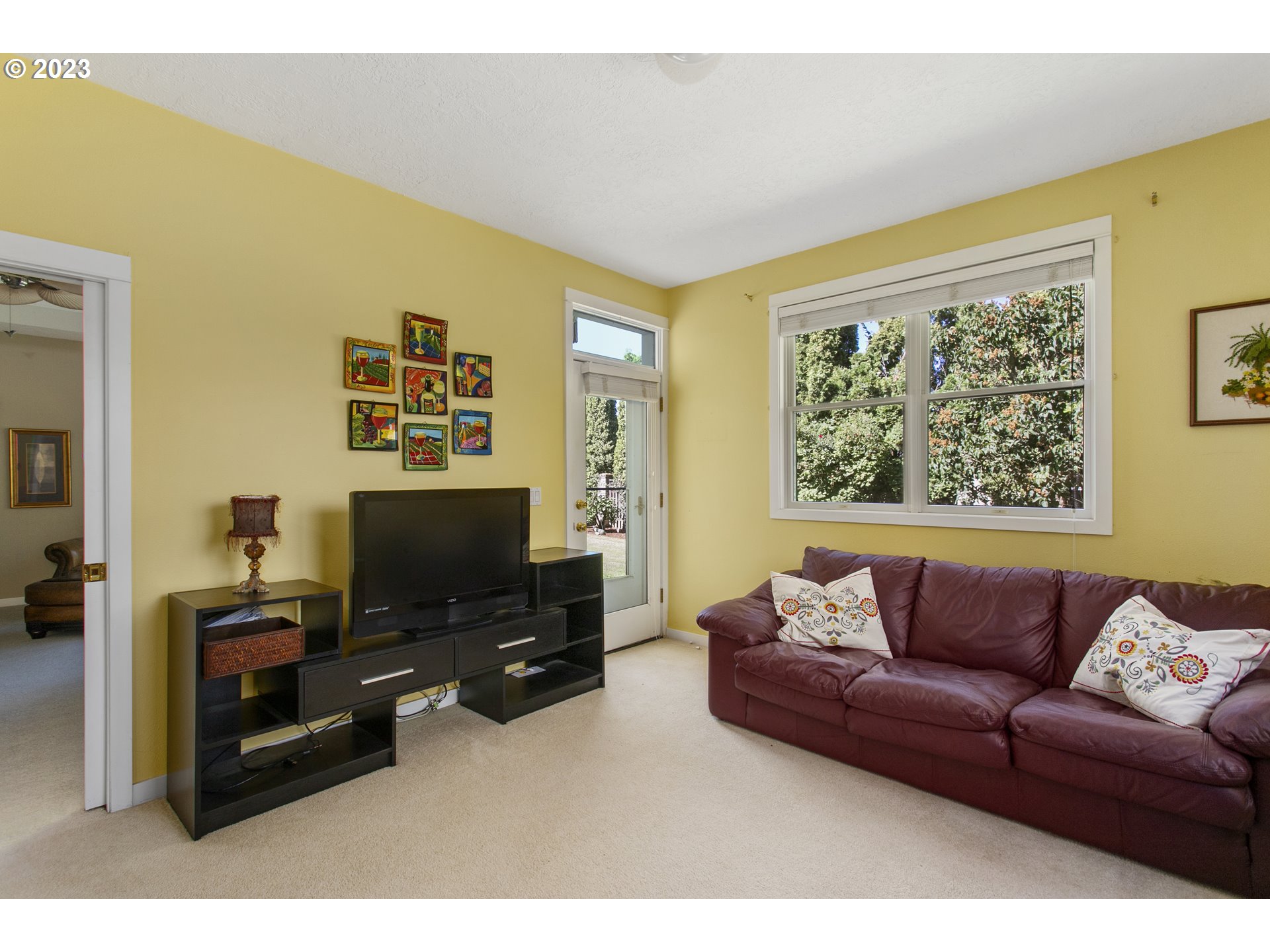 2371 Miller Farm Road Woodburn, OR 97071 - Photo 20 of 33 a living room with furniture and a flat screen tv