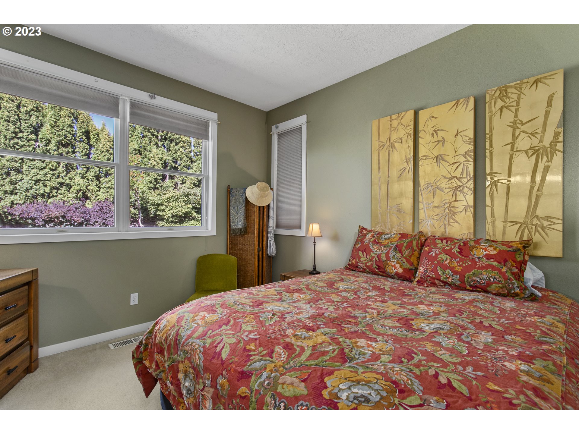 2371 Miller Farm Road Woodburn, OR 97071 - Photo 27 of 33 a bedroom with a large bed and a window