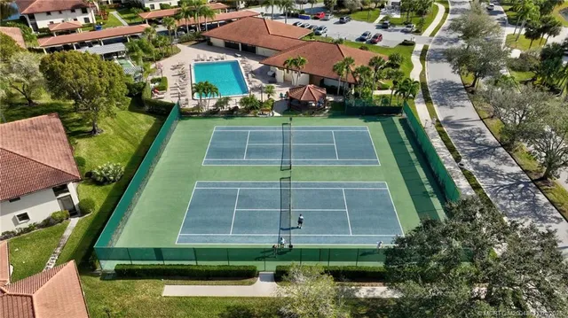 a view of a multi story building