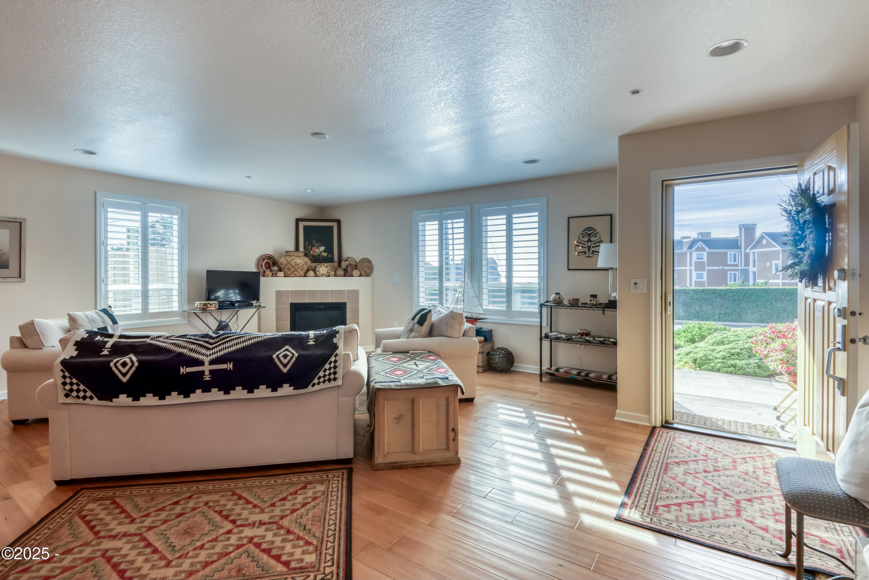 1120 Northwest Spring Street Newport, OR 97365 - Photo 5 of 25 tempImage3ytzQY