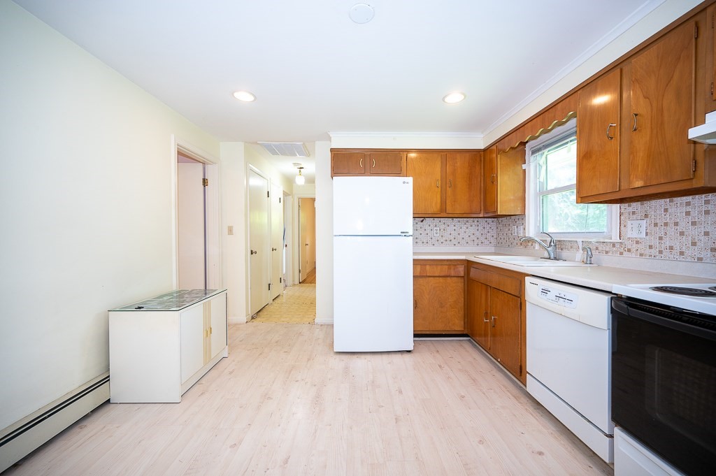 27 Chevy Chase Road Worcester, MA 01606 - Photo 8 of 29