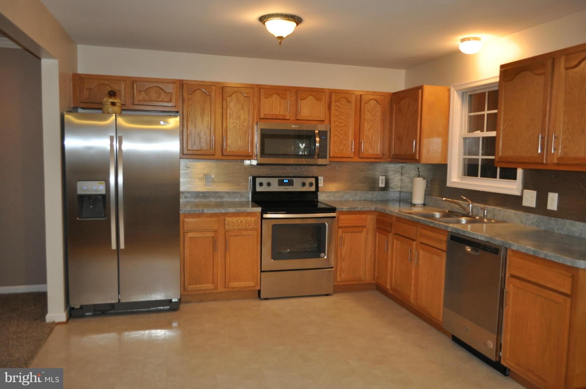 484 Thumper Drive Ranson, WV 25438 - Photo 5 of 30 Kitchen