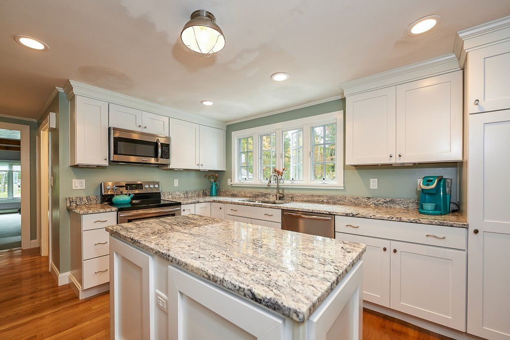 81 Center Street Hanover, MA 02339 - Photo 4 of 26 Gallery Image 4