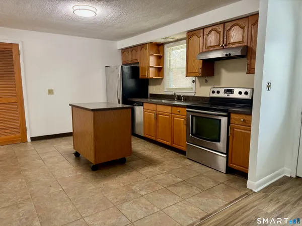 $2,350 | 12 Nutmeg Drive, Clinton, CT 06413