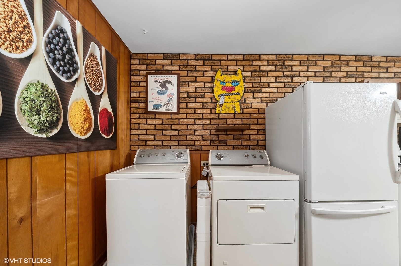 205 Wheeling Avenue Wheeling, IL 60090 - Photo 13 of 25 a utility room with dryer and washer