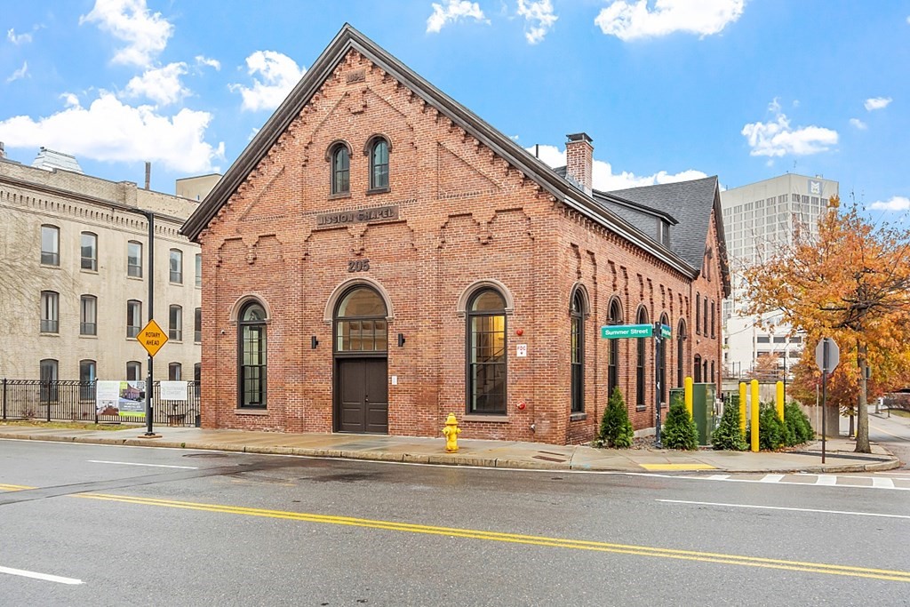 205 Summer Street, Unit 3, Worcester, MA 01604 Compass