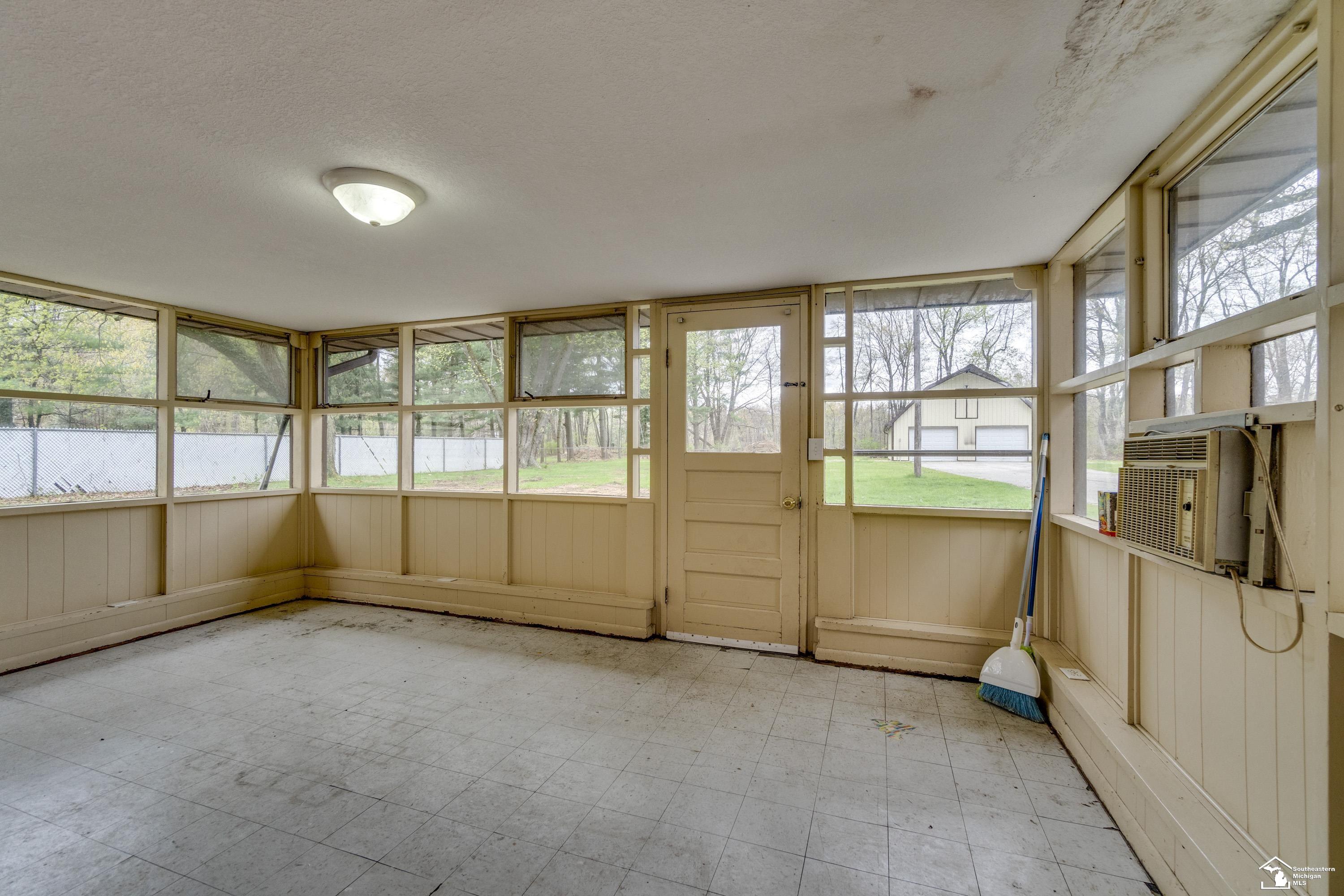 9835 Summerfield Road Temperance, MI 48182 - Photo 26 of 32 50107640-25.JPG
