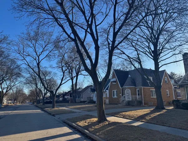 $1 | 5953 North 41st Street, Milwaukee, WI 53209