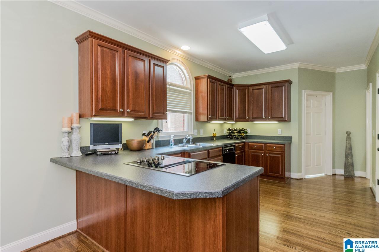 637 Meadow Ridge Drive Birmingham, AL 35242 - Photo 10 of 40