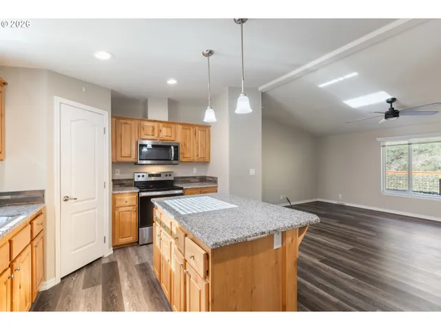 $550,000 | 66017 North Bay Road, North Bend, OR 97459