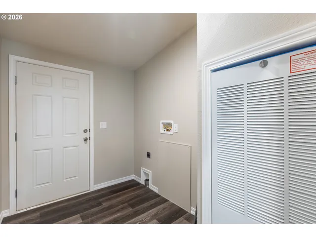 $550,000 | 66017 North Bay Road, North Bend, OR 97459