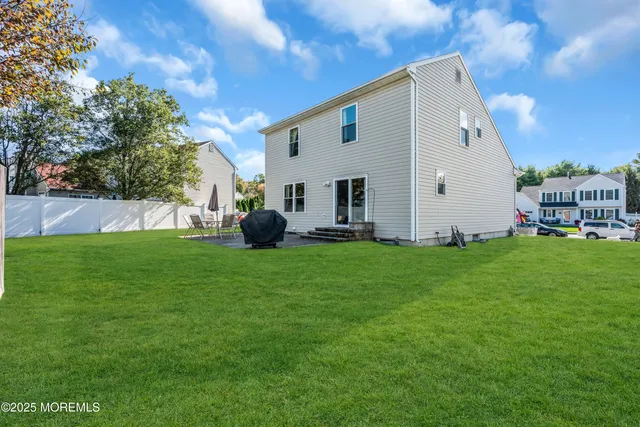 a view of backyard with garden