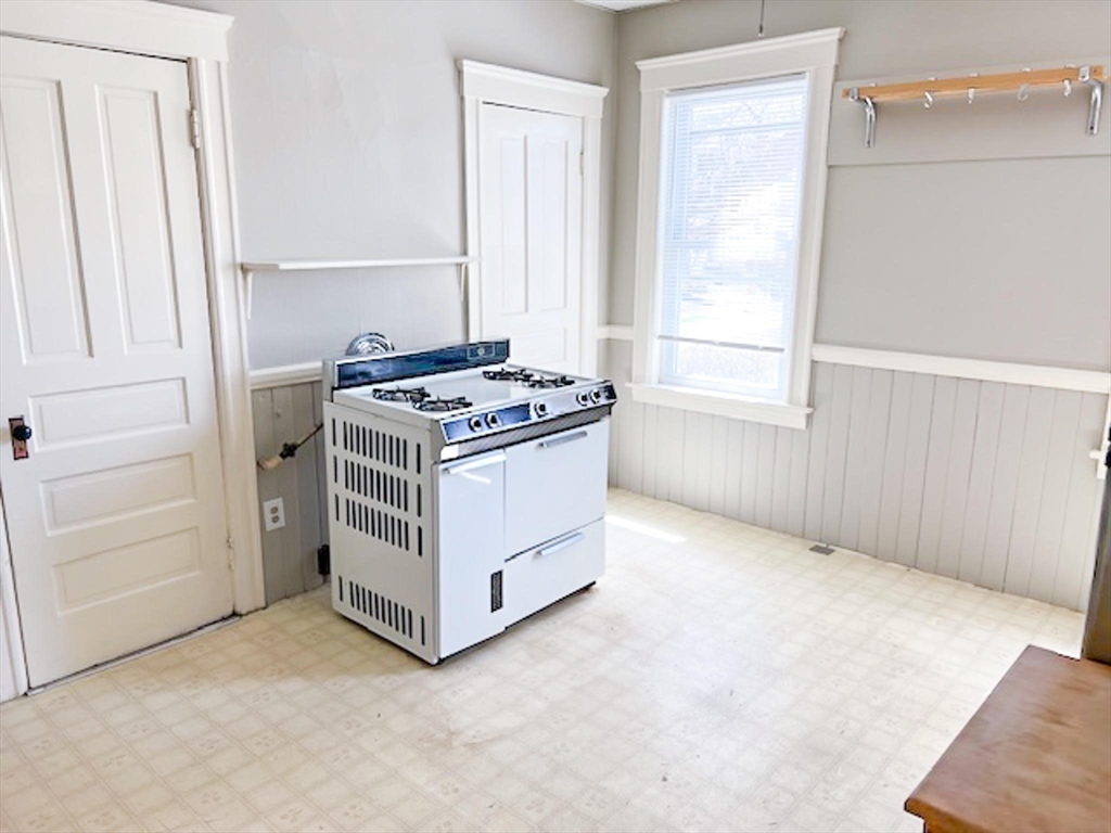9 Holland Road Worcester, MA 01603 - Photo 15 of 24 Gallery Image 15
