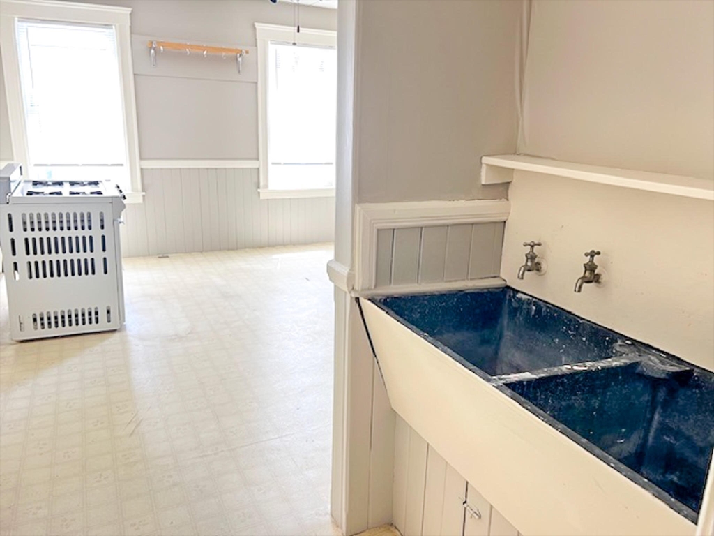 9 Holland Road Worcester, MA 01603 - Photo 16 of 24 Gallery Image 16