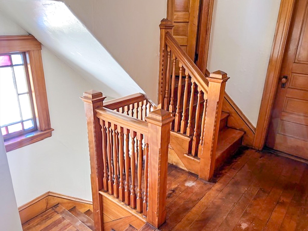 9 Holland Road Worcester, MA 01603 - Photo 2 of 24 Gallery Image 2