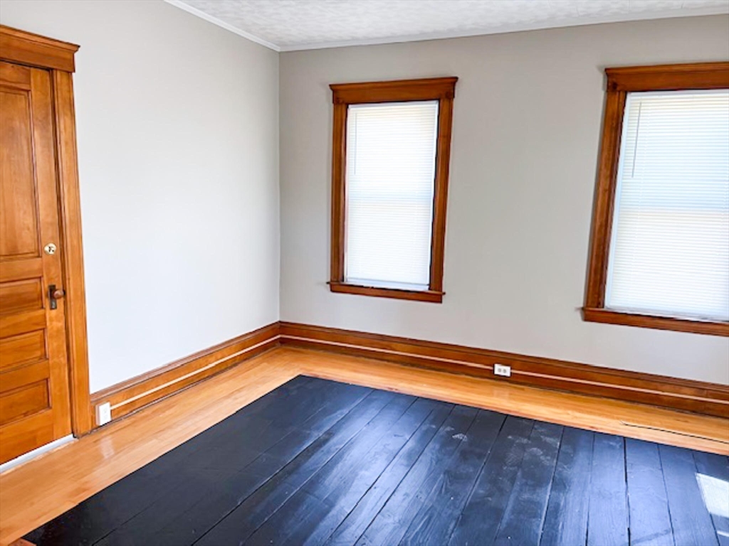 9 Holland Road Worcester, MA 01603 - Photo 3 of 24 Gallery Image 3