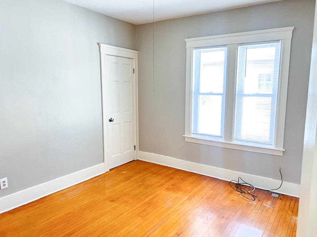 9 Holland Road Worcester, MA 01603 - Photo 4 of 24 Gallery Image 4
