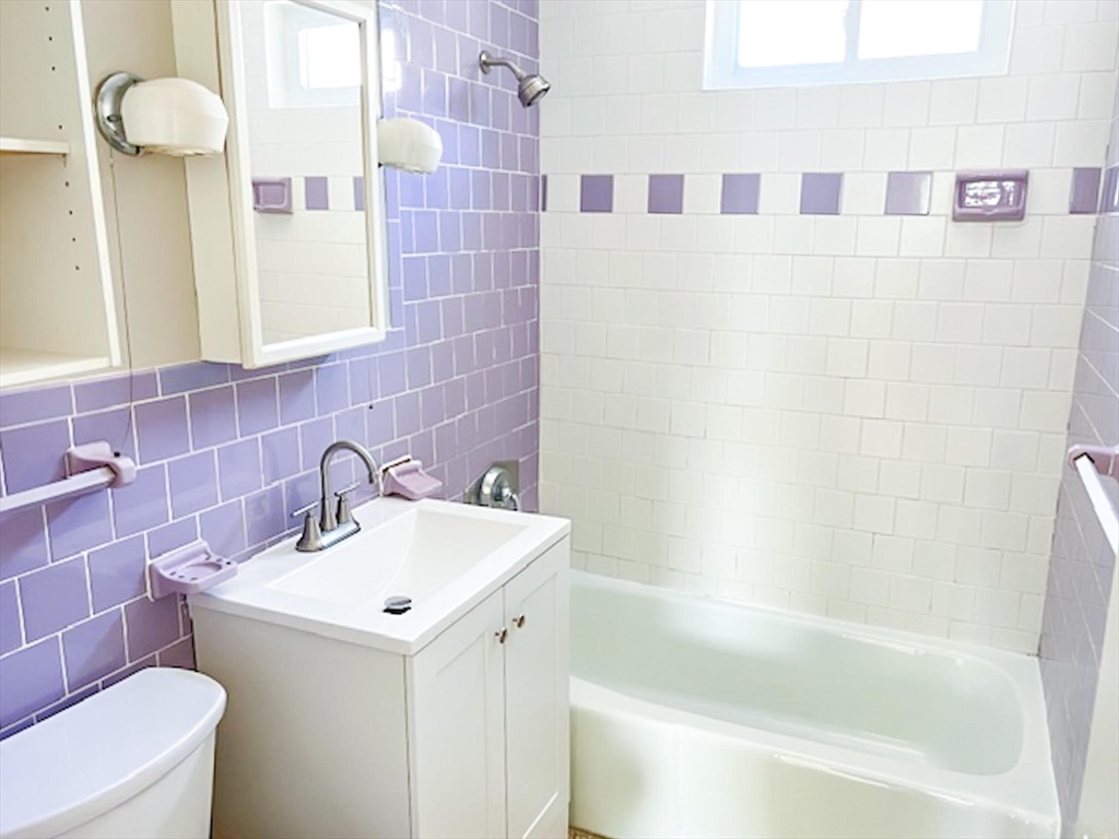 9 Holland Road Worcester, MA 01603 - Photo 5 of 24 Gallery Image 5