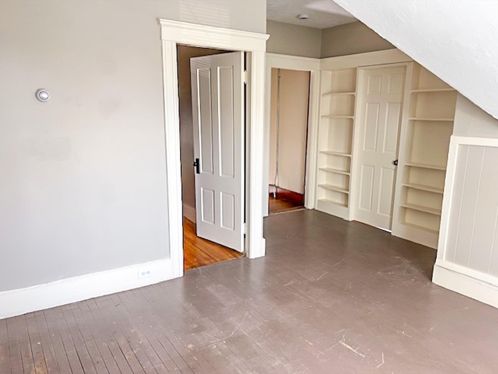 9 Holland Road Worcester, MA 01603 - Photo 8 of 24 Gallery Image 8