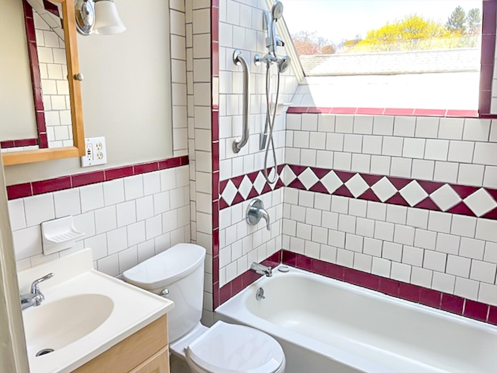 9 Holland Road Worcester, MA 01603 - Photo 9 of 24 Gallery Image 9
