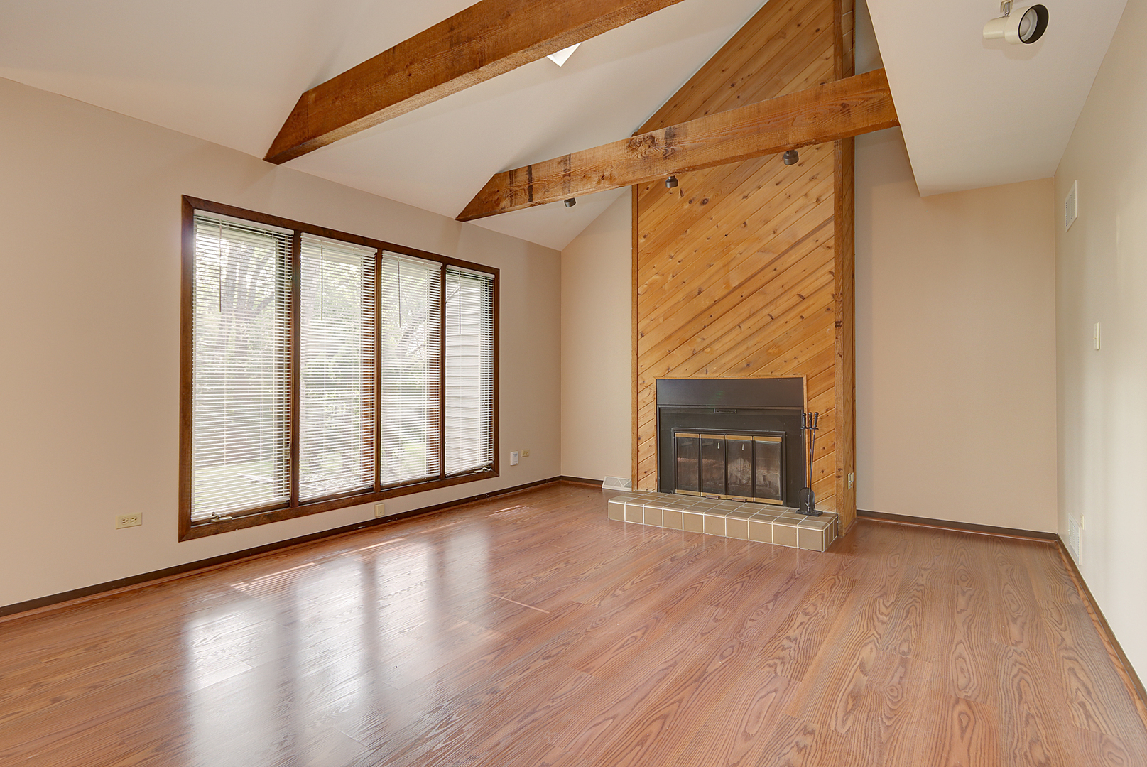 14801 South Penn Road Plainfield, IL 60544 - Photo 3 of 18 a view of an empty room with wooden floor and a window