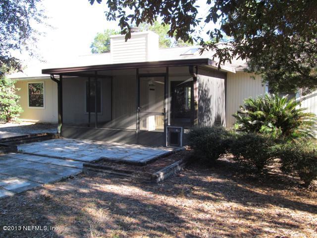 8327 Crosswind Road Jacksonville, FL 32244 - Photo 6 of 10 Screened patio