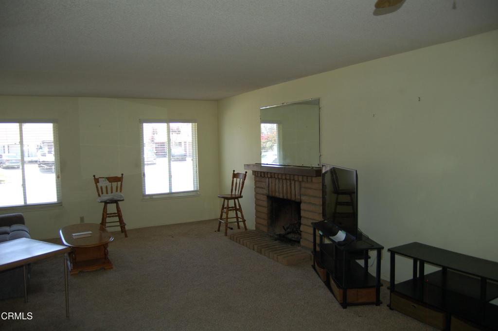 301 Geranium Place Oxnard, CA 93036 - Photo 4 of 11 DSC_1110