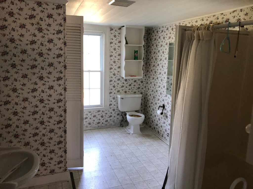1631 Roanoke Road Newton Grove, NC 28366 - Photo 13 of 14 Gallery Image 13