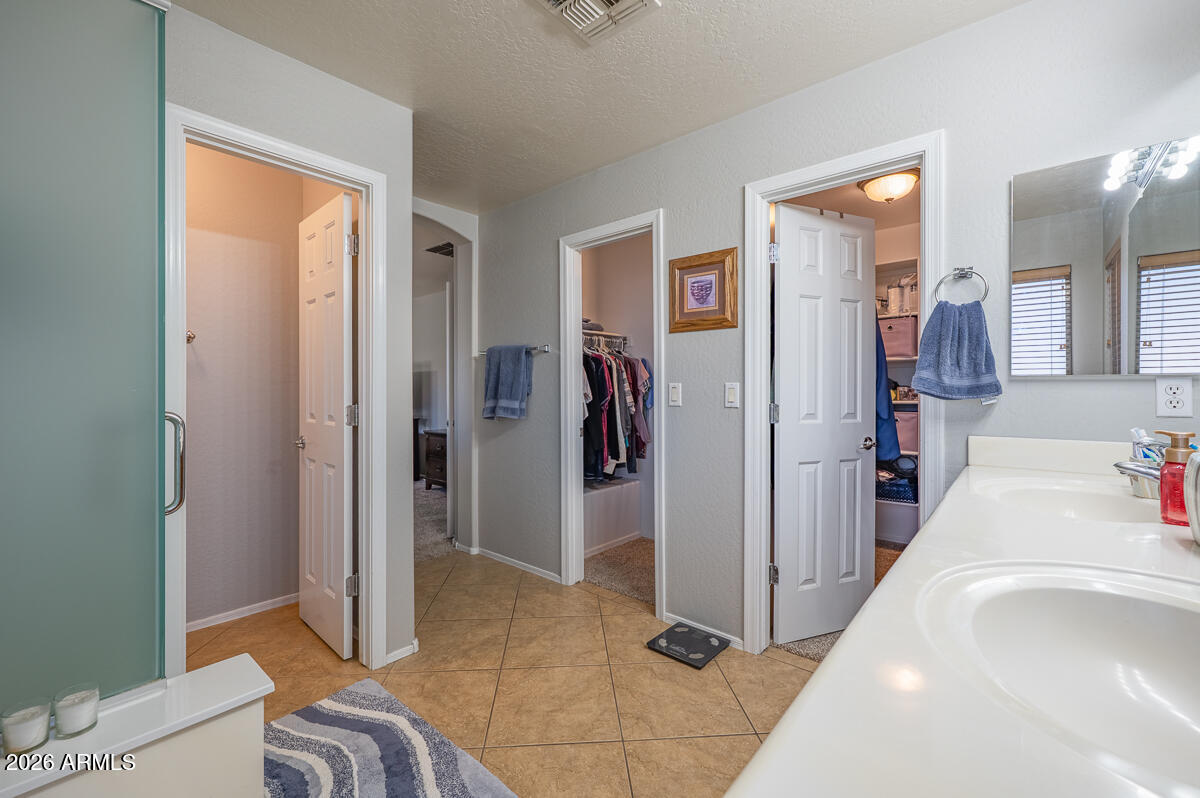 3328 East Merlot Street Gilbert, AZ 85298 - Photo 28 of 48 a view of a hallway with bathroom and shower