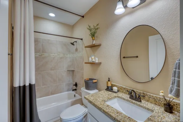 $399,900 | 127 Uplift, Horseshoe Bay, TX 78657