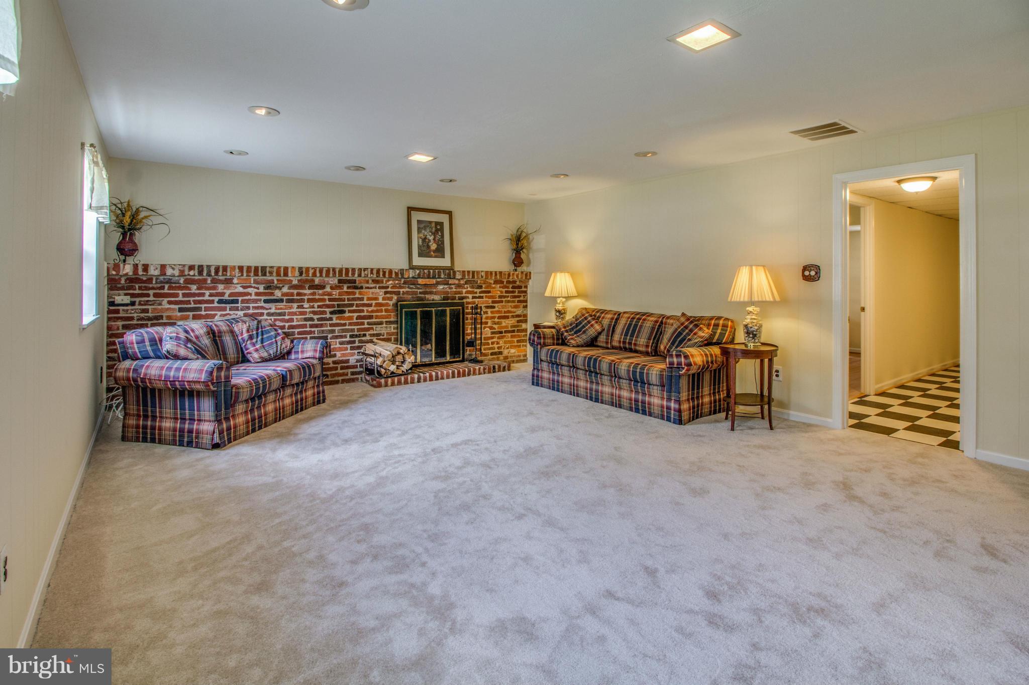 9 Briggs Court Silver Spring, MD 20906 - Photo 17 of 28 Family Room