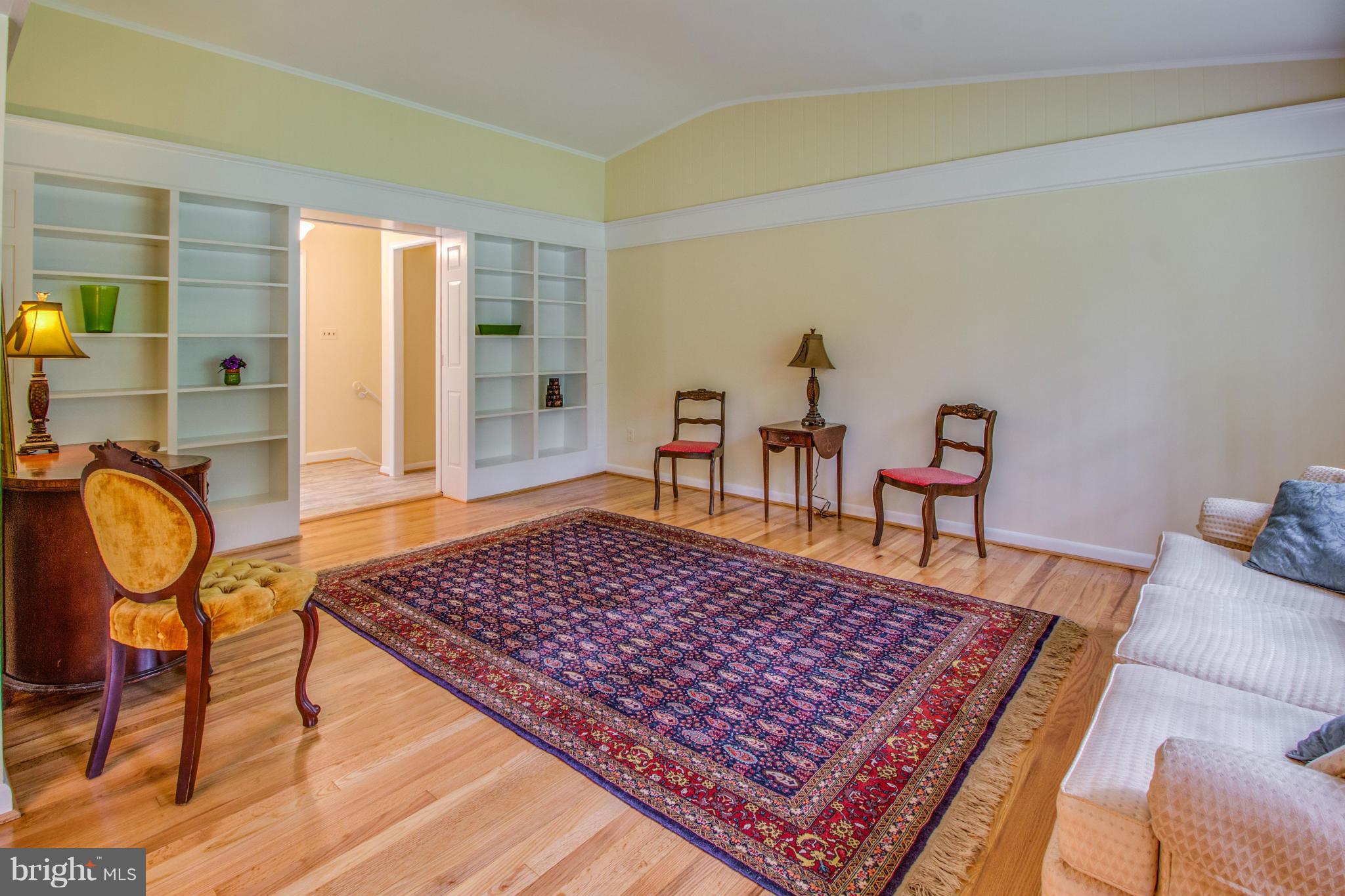 9 Briggs Court Silver Spring, MD 20906 - Photo 5 of 28 Living Room