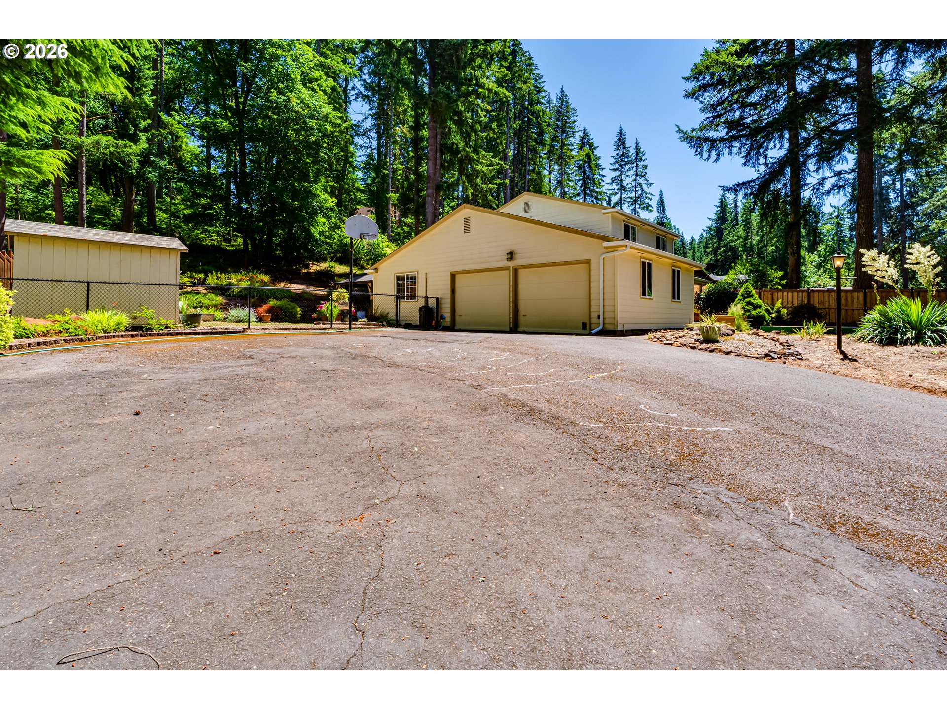 88119 Tiki Lane Springfield, OR 97478 - Photo 40 of 46 Driveway