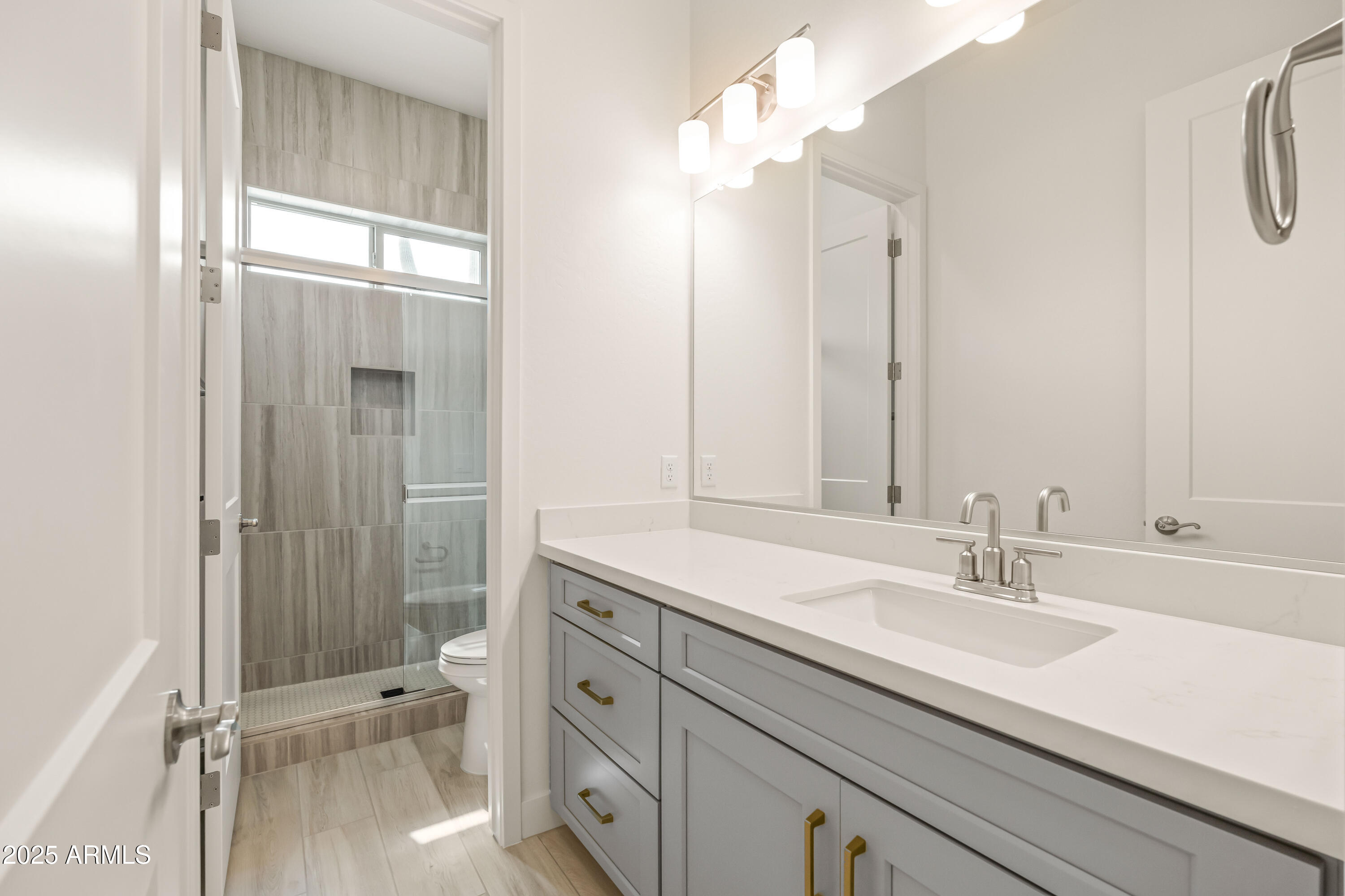 3 North Brenner Pass Road, Unit E3 Queen Creek, AZ 85144 - Photo 63 of 88 5f guest bathroom