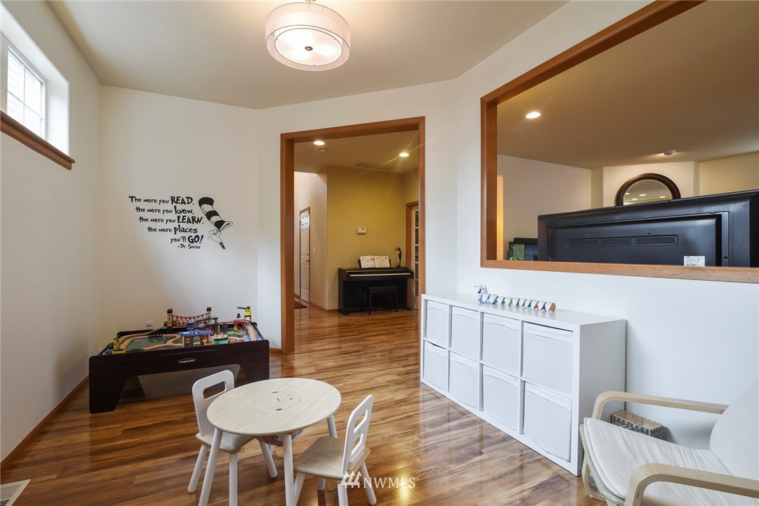 4237 Northeast 5th Court Renton, WA 98059 - Photo 11 of 24