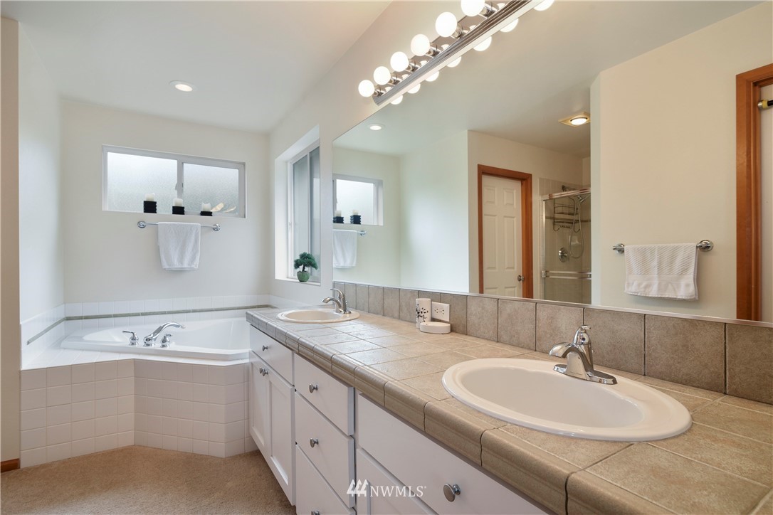 4237 Northeast 5th Court Renton, WA 98059 - Photo 15 of 24