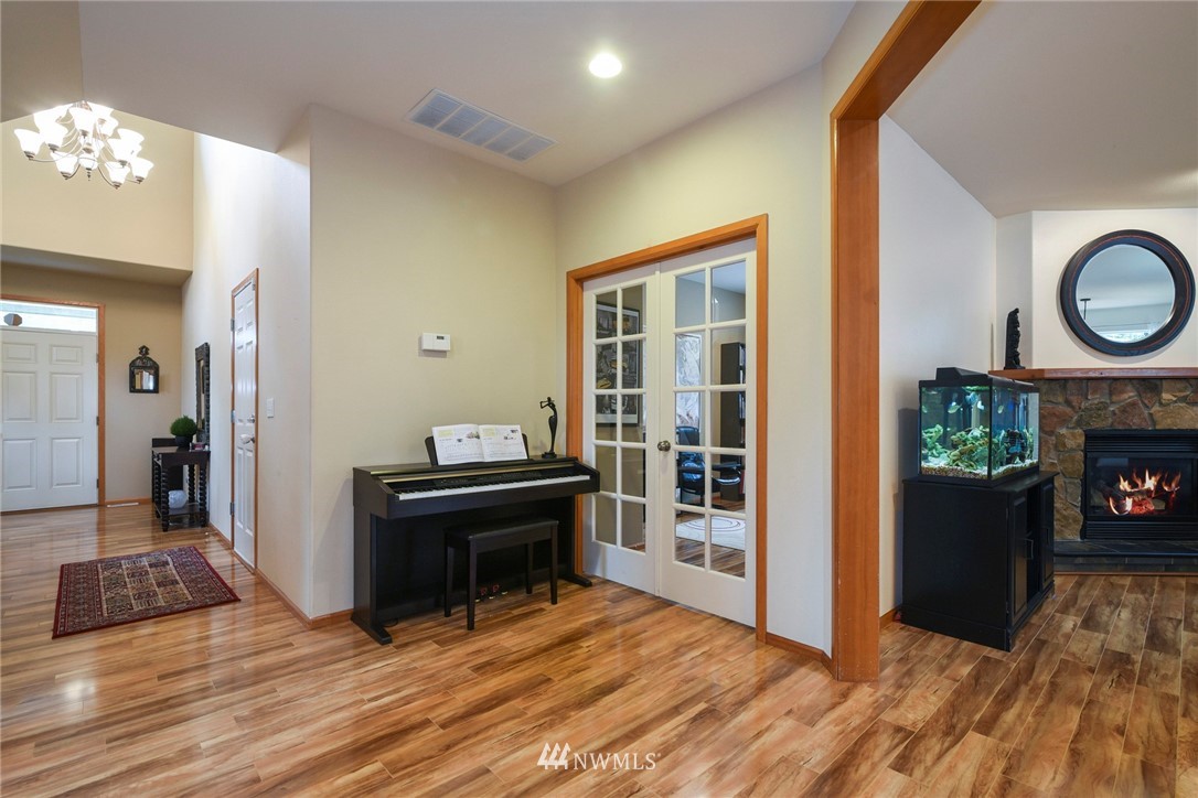 4237 Northeast 5th Court Renton, WA 98059 - Photo 4 of 24