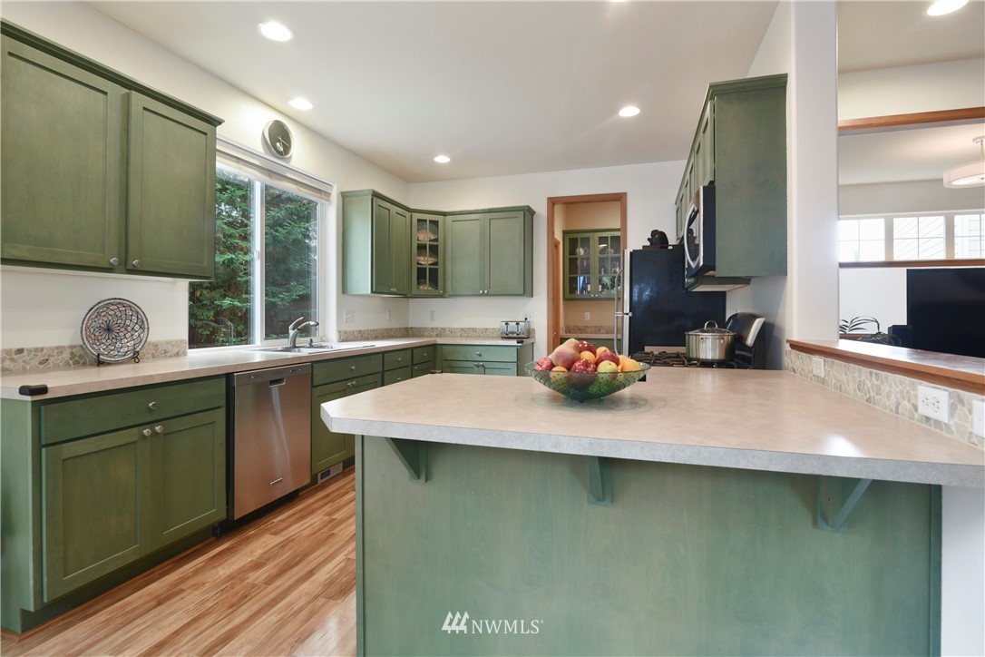 4237 Northeast 5th Court Renton, WA 98059 - Photo 8 of 24