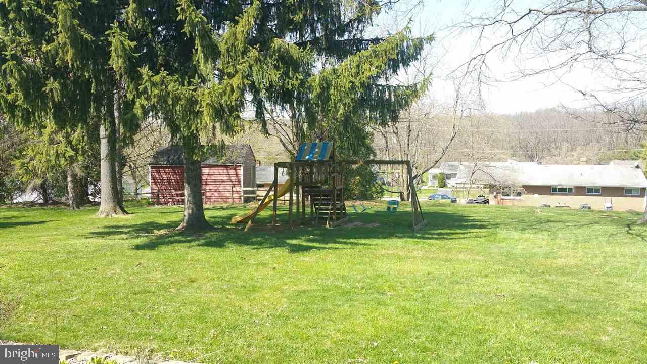 2455 Ramblewood Road York, PA 17408 - Photo 3 of 22 Gallery Image 3