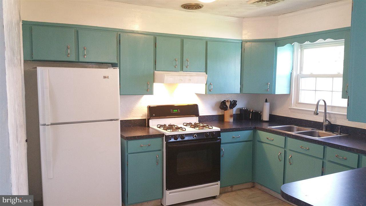 2455 Ramblewood Road York, PA 17408 - Photo 4 of 22 Gallery Image 4