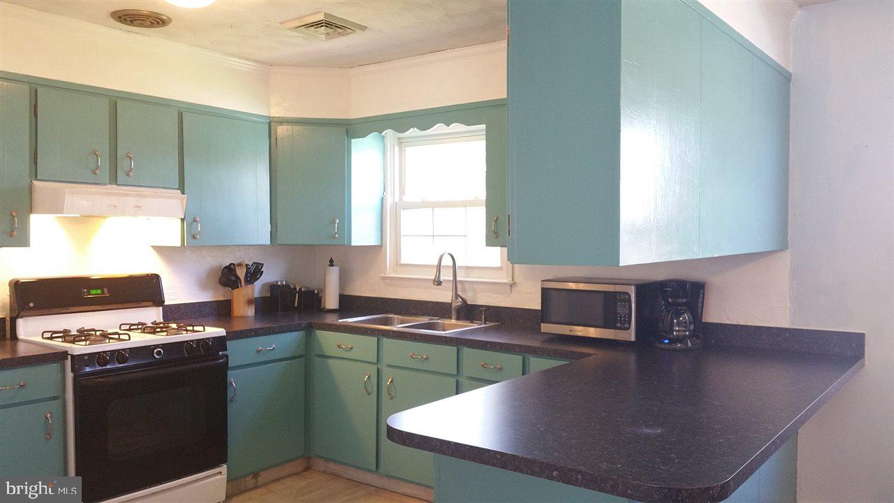 2455 Ramblewood Road York, PA 17408 - Photo 5 of 22 Gallery Image 5