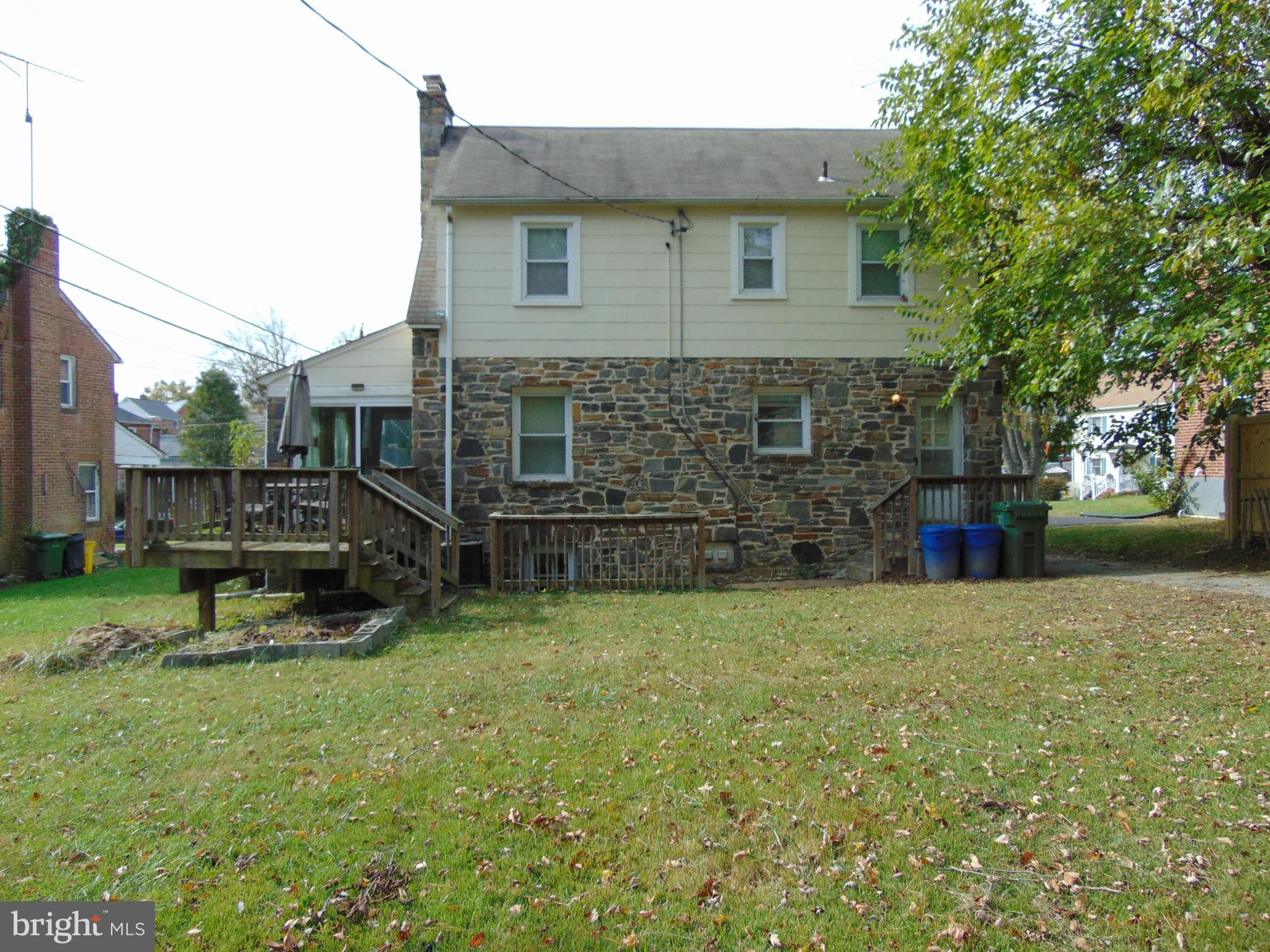 715 Dorchester Road Baltimore, MD 21229 - Photo 2 of 44