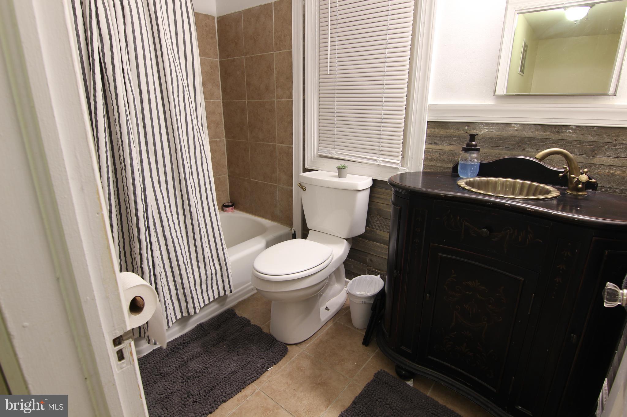 715 Dorchester Road Baltimore, MD 21229 - Photo 27 of 44 Upper Level Full Bath