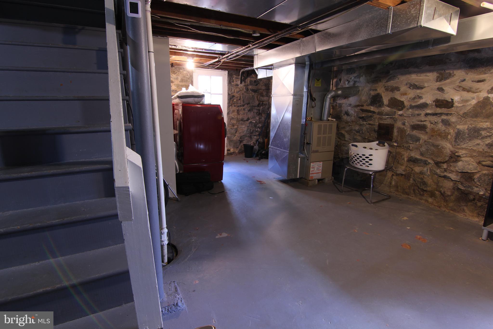 715 Dorchester Road Baltimore, MD 21229 - Photo 40 of 44