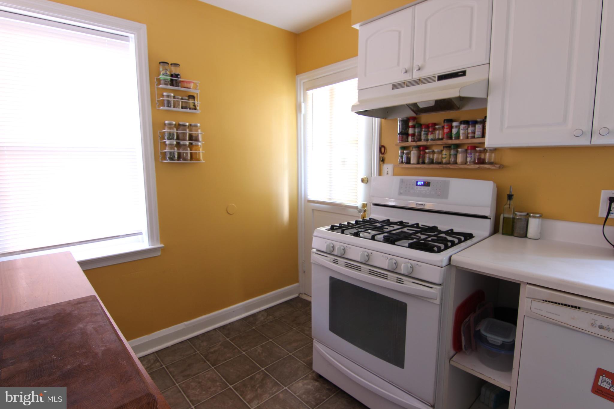 715 Dorchester Road Baltimore, MD 21229 - Photo 8 of 44