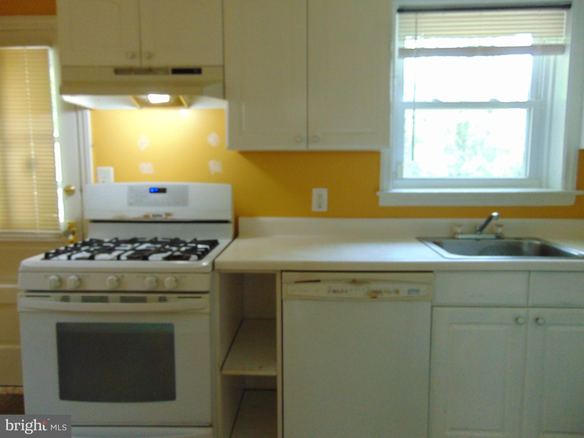 715 Dorchester Road Baltimore, MD 21229 - Photo 9 of 44